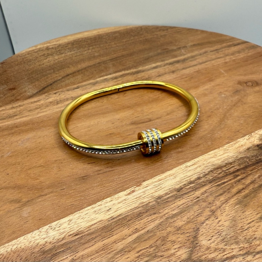Elegant Gold Bangle Bracelet